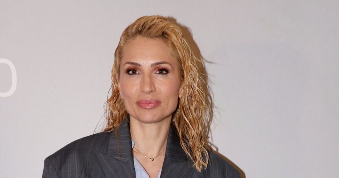 Μαρία Ηλιάκη: Μας δείχνει την τομή από τη χειρουργική επέμβαση που έκανε στο χέρι της