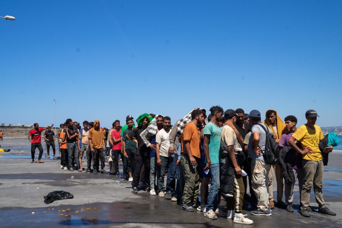 Συναγερμός για τις συνεχείς αφίξεις μεταναστών